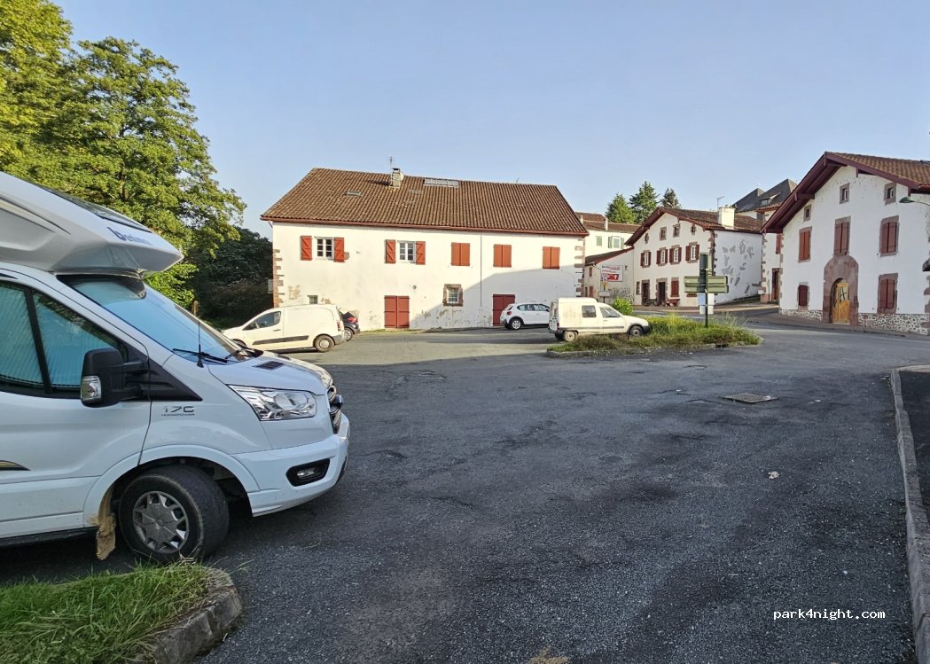 (64220) Uhart-Cize - 2 Route de Bayonne — foto