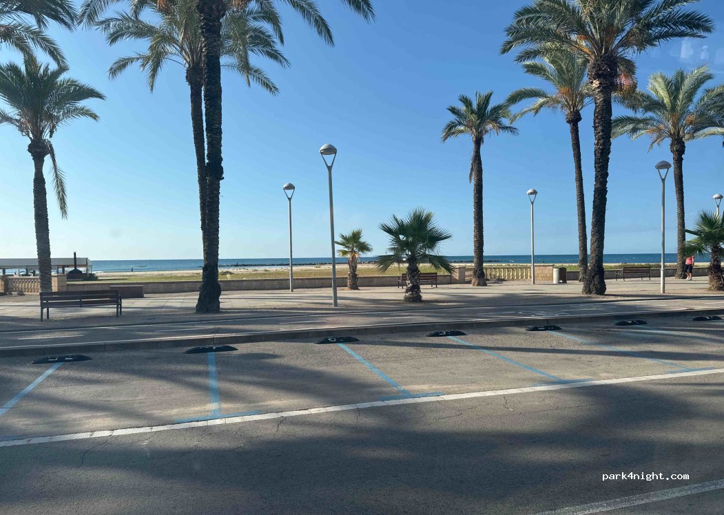 (08800) Vilanova i la Geltrú - 38 Passeig de Ribes Roges — foto