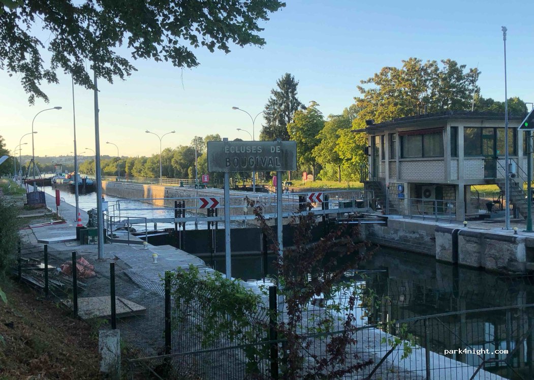 (78380) Bougival - 78 Quai Boissy d'Anglas — foto