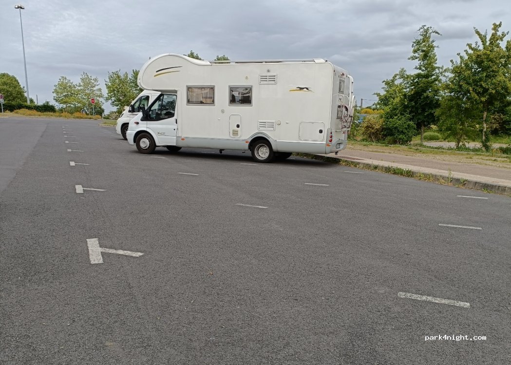 (37500) Chinon - 55 Avenue François Mitterrand — foto
