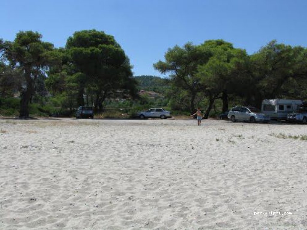 (630 85) Pefkohori - Unnamed Road — foto