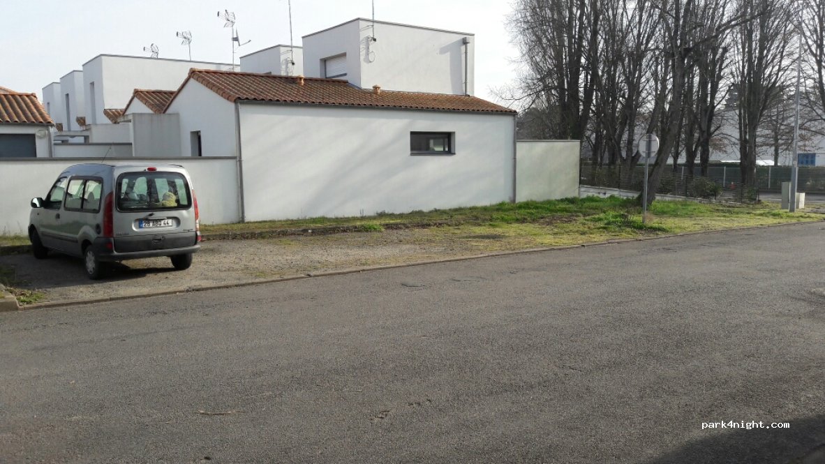 (44250) Saint-Brevin-les-Pins - Allée des Fusains — foto