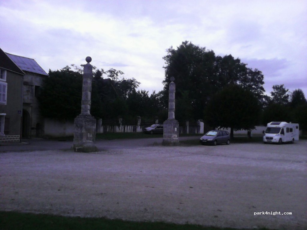 (89390) Nuits - 5 Quai de l'Armançon — foto