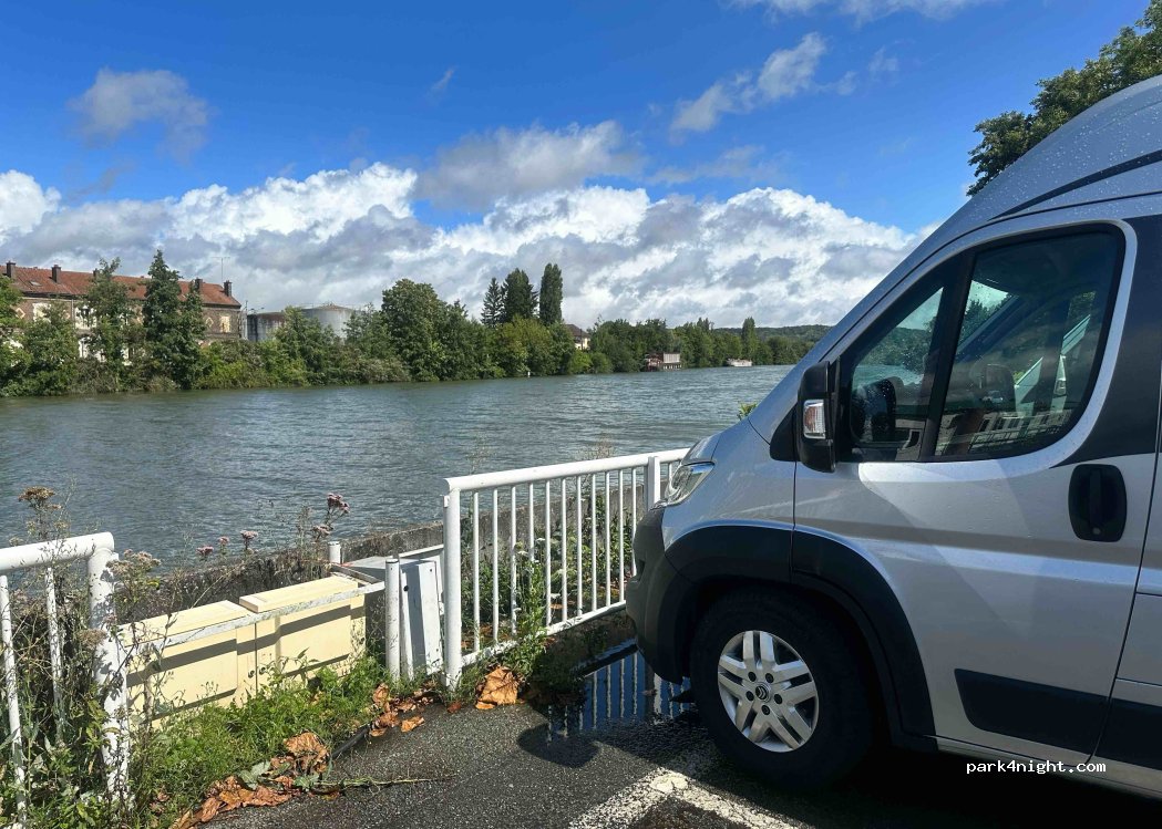 (60200) Compiègne - 1 Cours Guynemer — foto