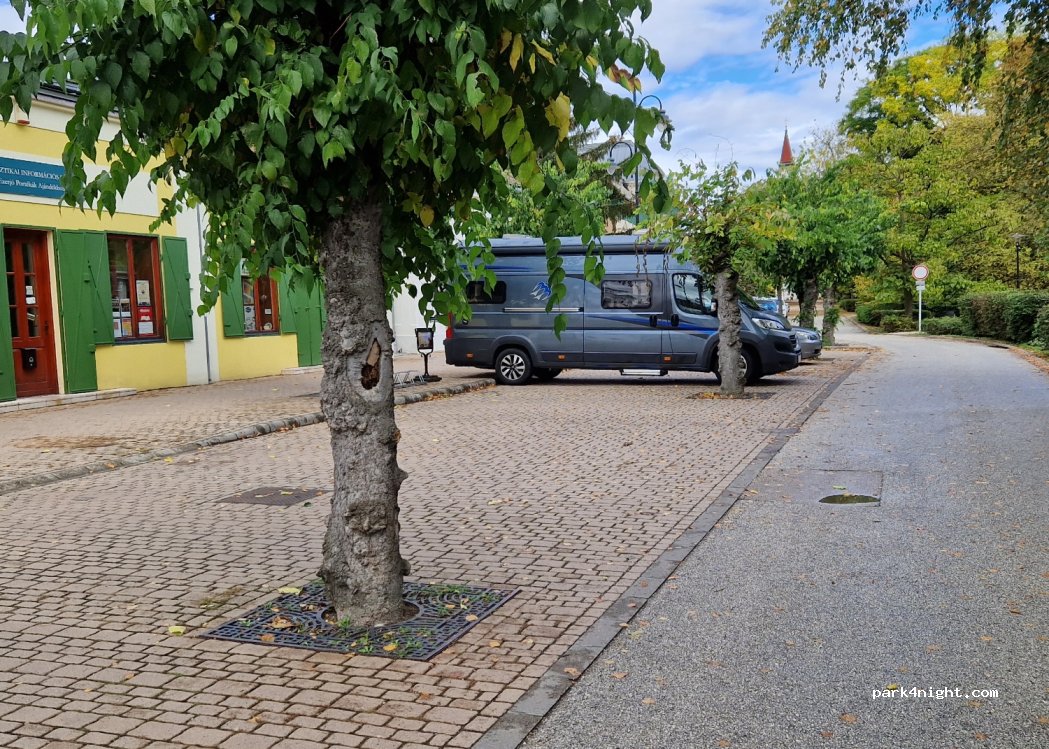 (8060) Mór - 7 Szent István tér — foto