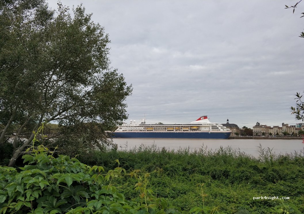 (33100) Bordeaux - 87 Quai des Queyries — foto