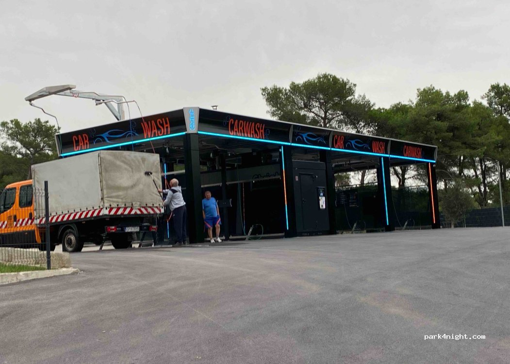 (23210) Biograd na Moru - 1 Hvarska ulica — foto