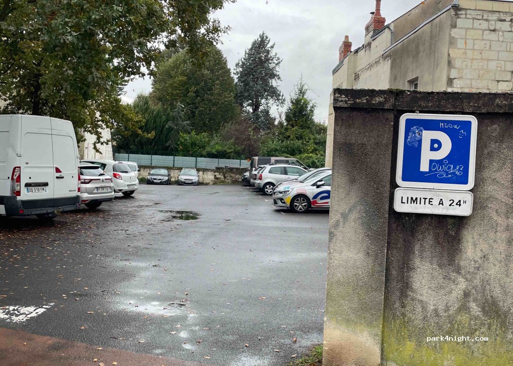 (49400) Saumur - 4B Place Bury — foto