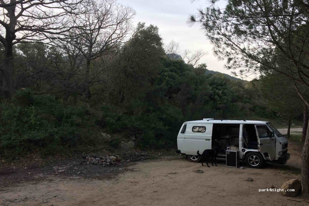 (34725) Saint-Saturnin-de-Lucian - Unnamed Road — foto