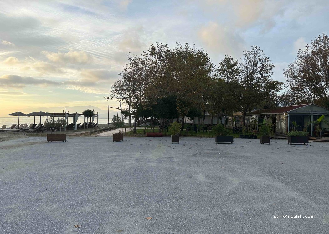 (602 00) Plaka - Unnamed Road — foto 2