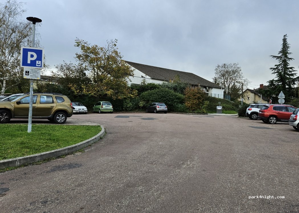 (77250) Moret-Loing-et-Orvanne - 31 Rue du Port — foto