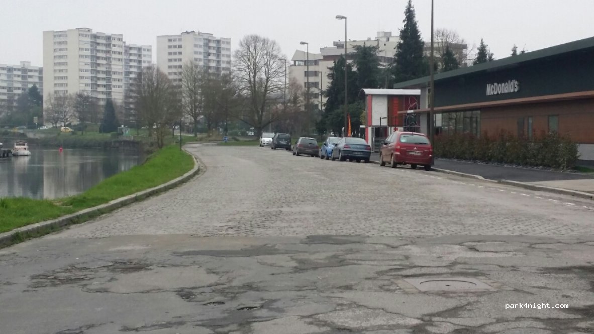 (80000) Amiens - 49 Quai Charles Tellier — foto
