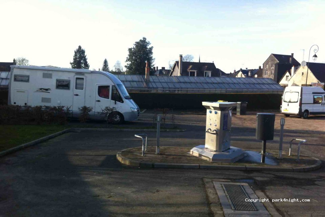 (27230) Thiberville - 1-5 Place des Écoles — foto