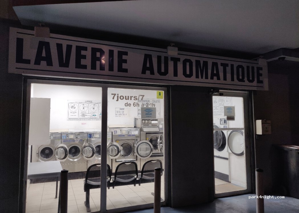 (34120) Pézenas - 2 Avenue Camille Guérin — foto