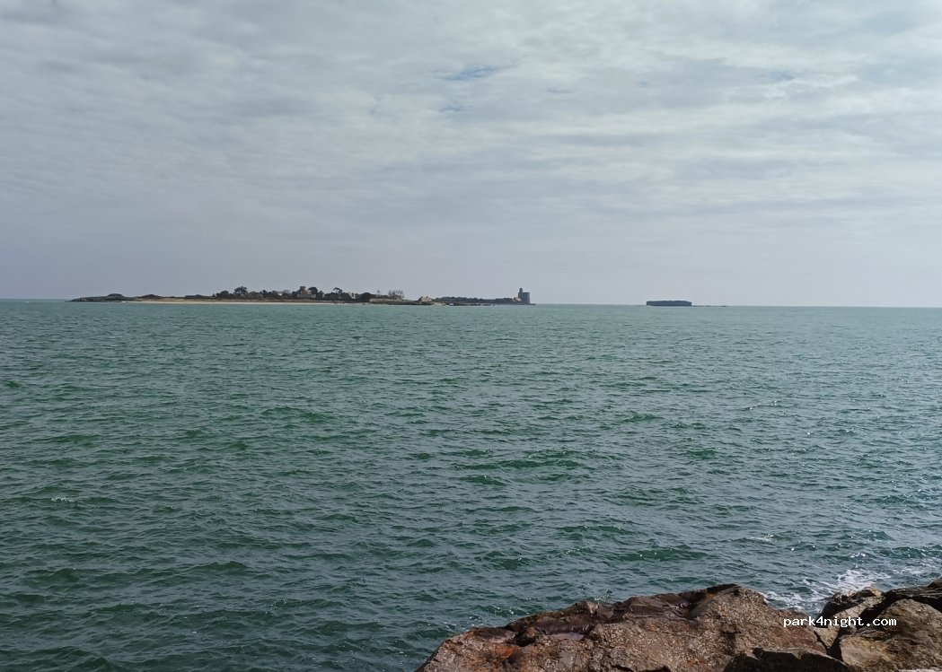 (50550) Saint-Vaast-la-Hougue - 4 Quai Commandant Albert Paris — foto