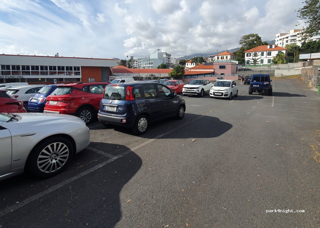 (9060-204) Funchal - 14b Rua Nova da Alegria — foto