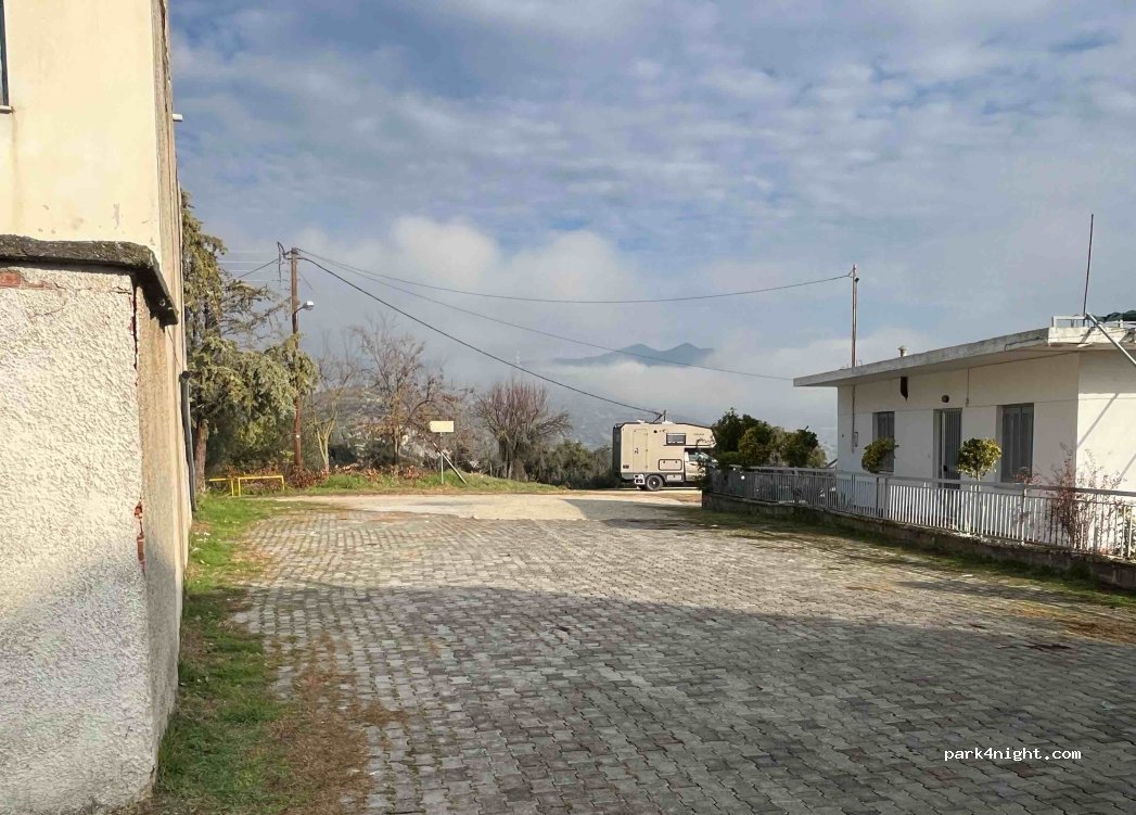 (501 00) Neraida - Unnamed Road — foto 2