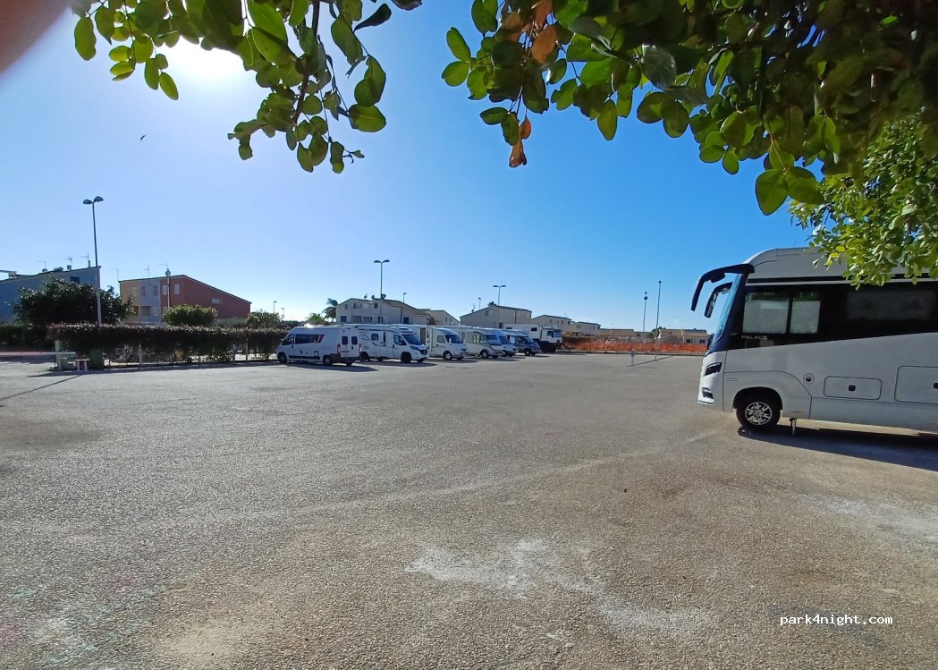 Area attrezzata sosta camper il Carrubo — foto 2