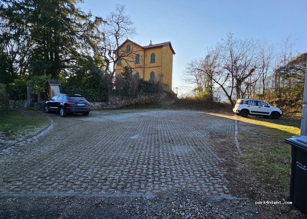 (21061) Maccagno con Pino e Veddasca - Via Pianca — foto