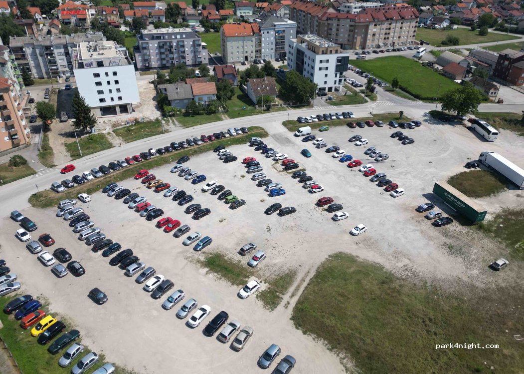 (10370) Dugo Selo - 11 Sajmišna ulica — foto