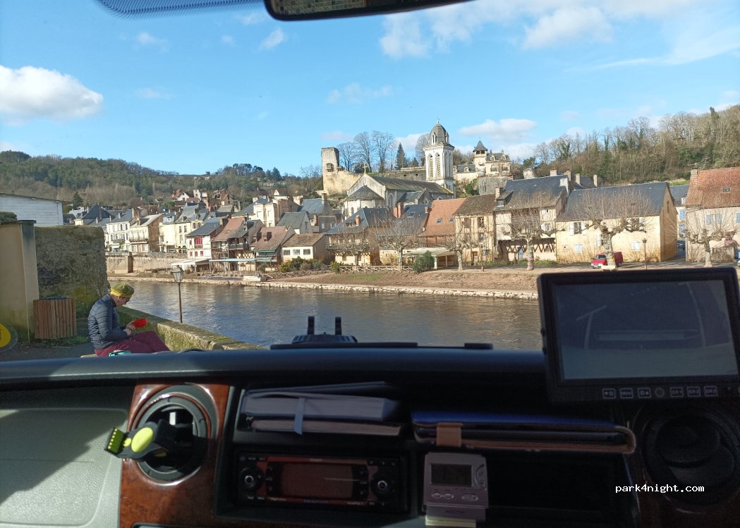 (24290) Montignac-Lascaux - 357 Place Tourny — foto