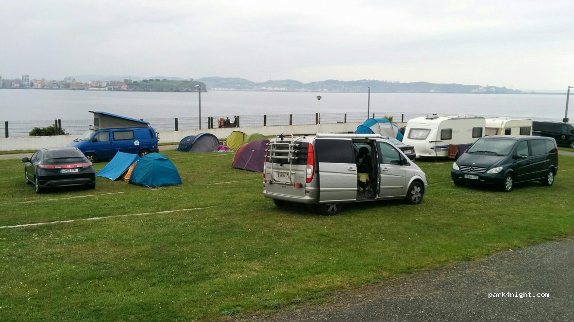 Camping Gijón Costa Surf - EL Rinconín, Gijón, Asturias — foto