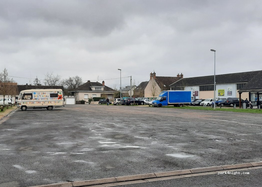 (18410) Argent-sur-Sauldre - 4 Place du Marché — foto
