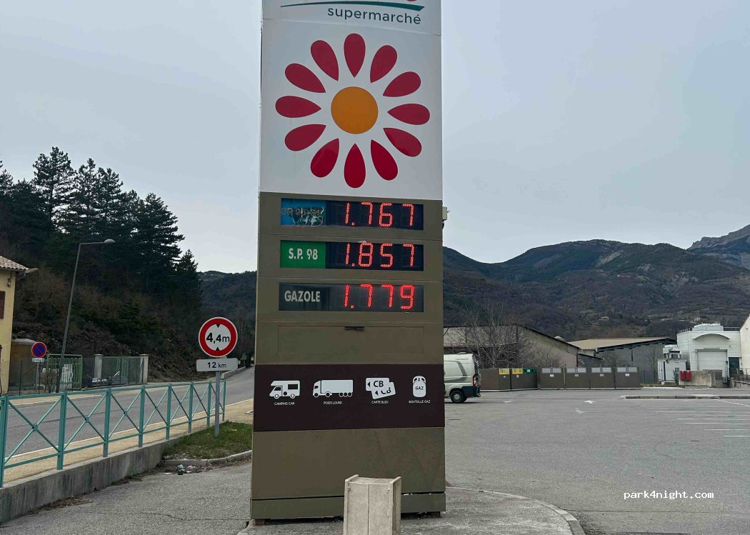 (04120) Castellane - 2 Lotissement de la Cebiere — foto