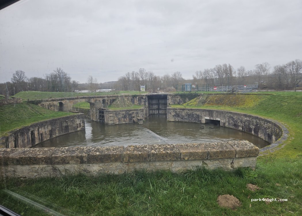 (18150) Apremont-sur-Allier - 2 Route du Veuillin — foto