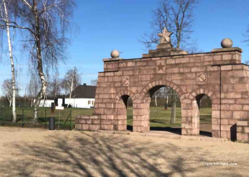 (01619) Zeithain - 1 Zum Ehrenhain — foto