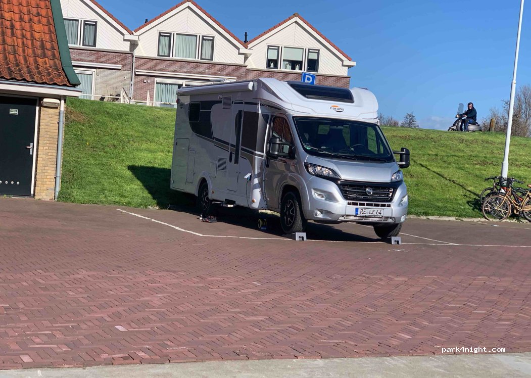 Camperplaats Parking Makkum — foto 2