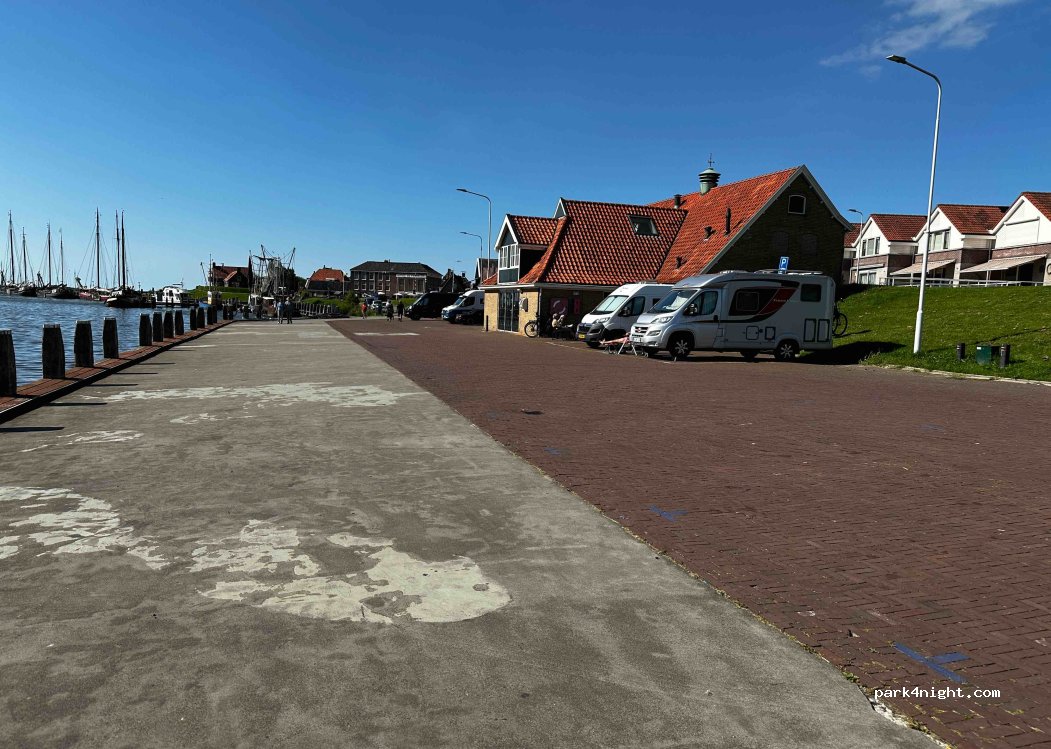 Camperplaats Parking Makkum — foto 3