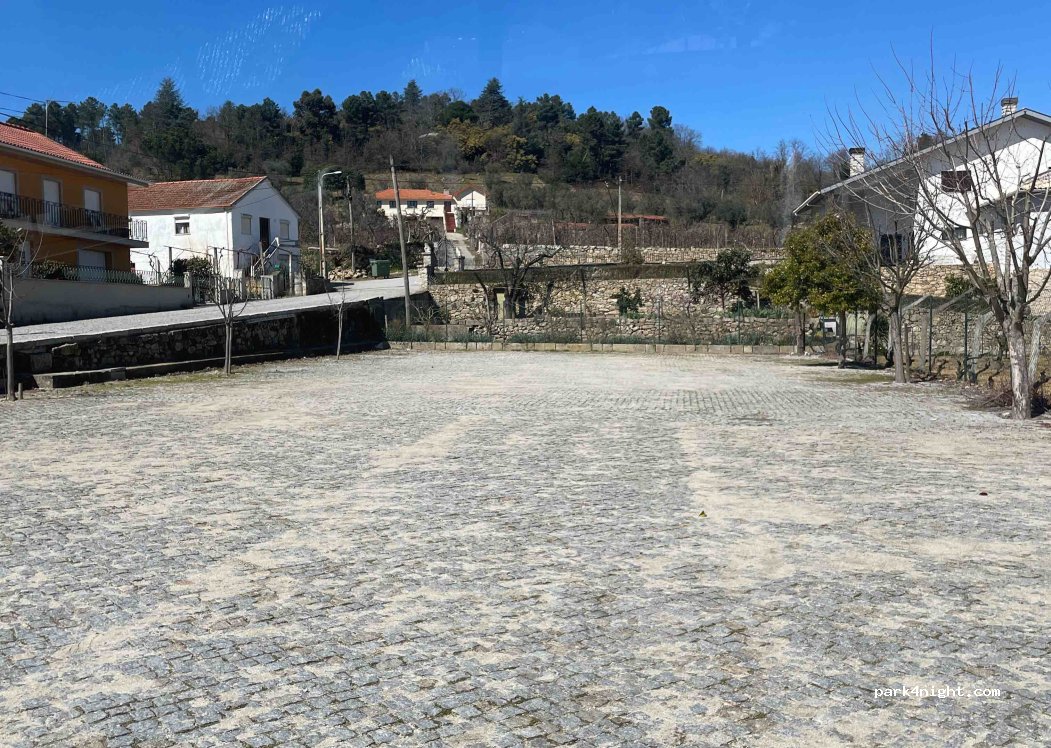 (5100-490) Lamego - 195 Avenida Mestres Pintores de Ferreirim — foto
