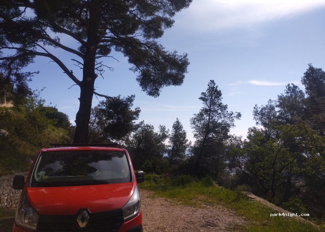 (83200) Toulon - 1347 Route du Faron — foto