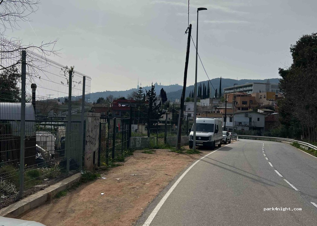(08035) Barcelona - 70 Carretera Alta de les Roquetes — foto