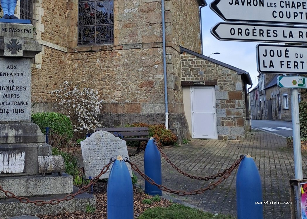(53140) Lignières-Orgères - 8 Place de l'Église — foto