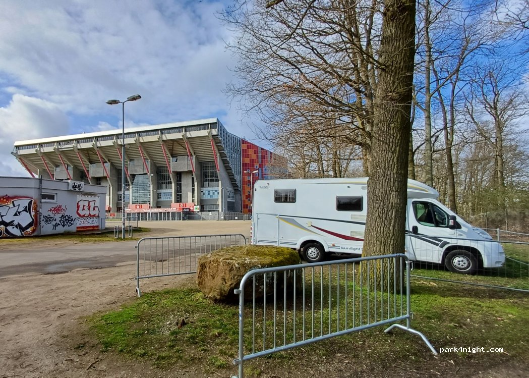 (67663) Kaiserslautern - Fritz-Walter-Straße 1 — foto