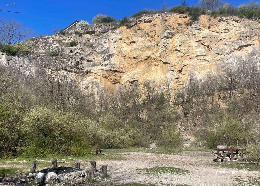 (2096) Üröm - 2 Pillangó utca — foto