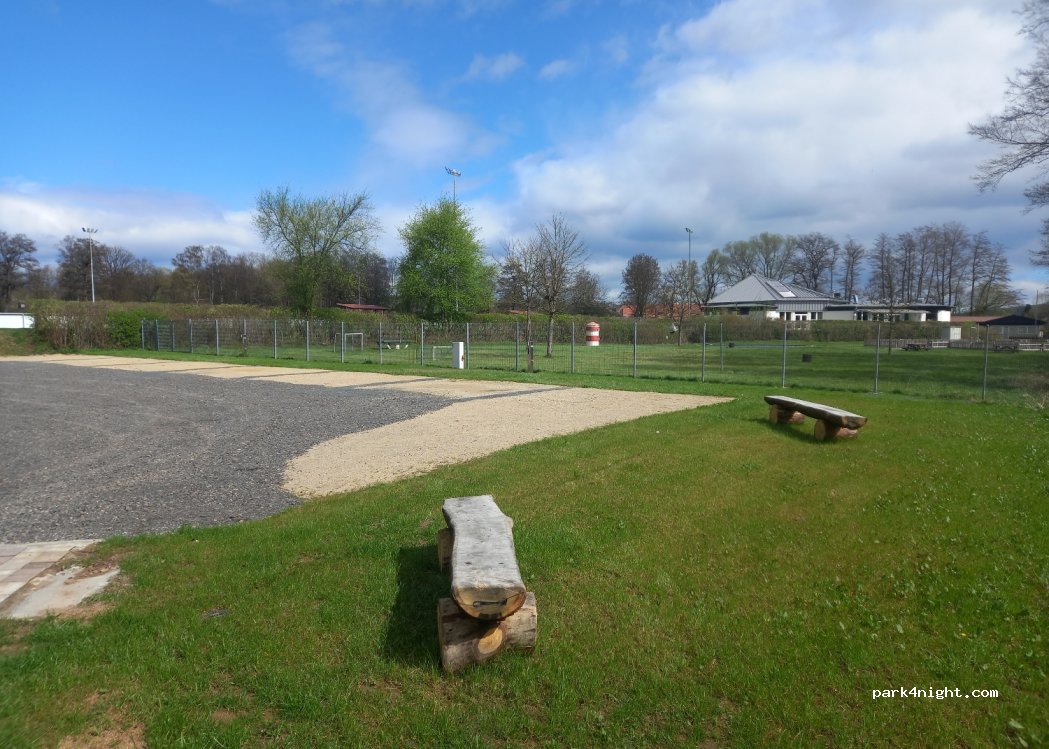 Stellplatz vor dem Campingplatz Jesberg — foto