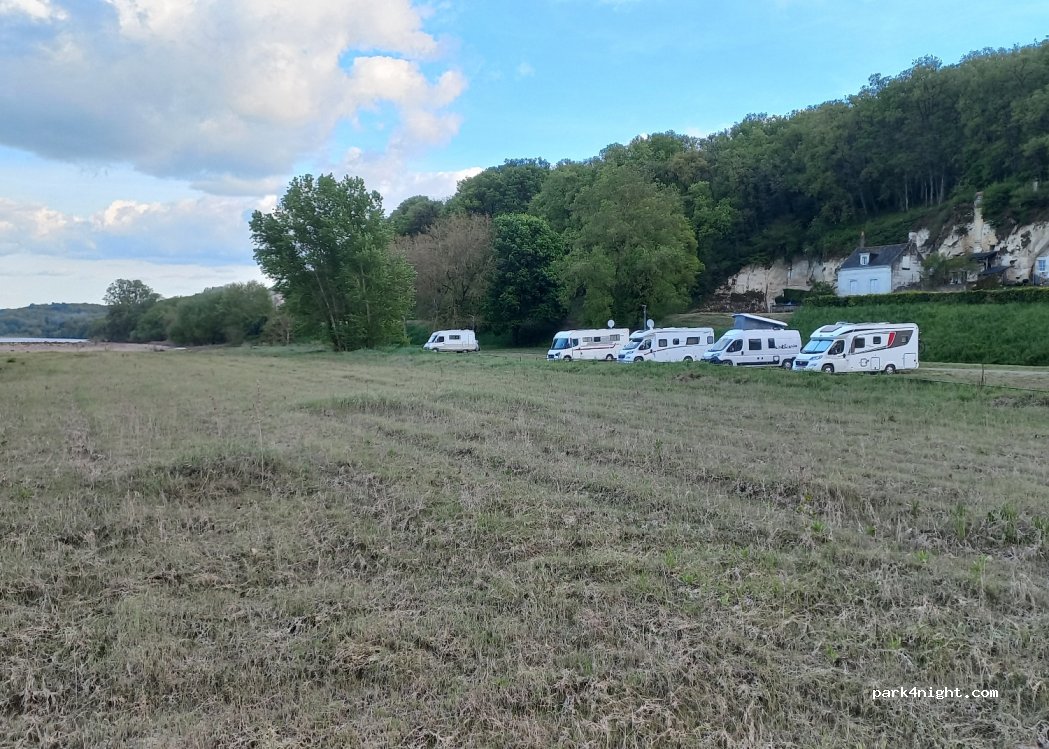 Aire camping-cars de Cunault — foto