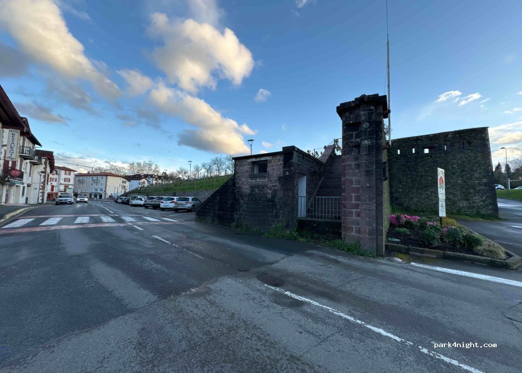 (64220) Saint-Jean-Pied-de-Port - 2 Rue d'Uhart — foto