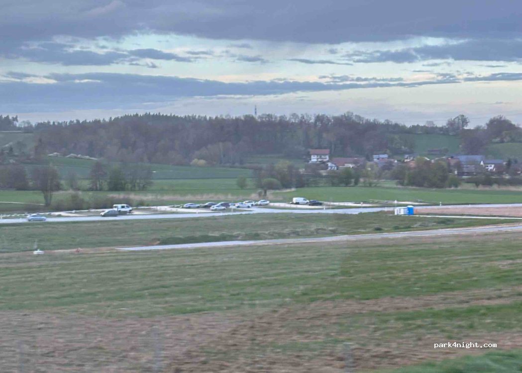 (84088) Neufahrn in Niederbayern - St2142 — foto