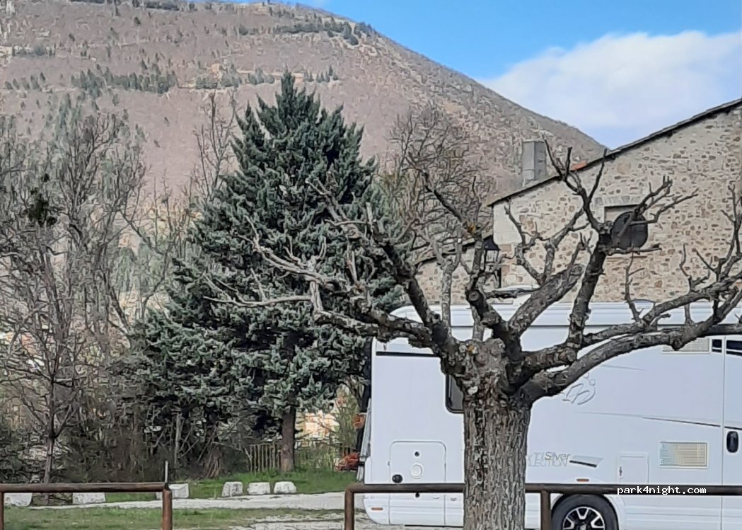 (04200) Valernes - 137 Place Sainte Marie Madeleine — foto 3
