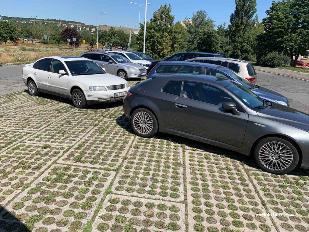 (147 00) Prague - Na Mlejnku — foto 2