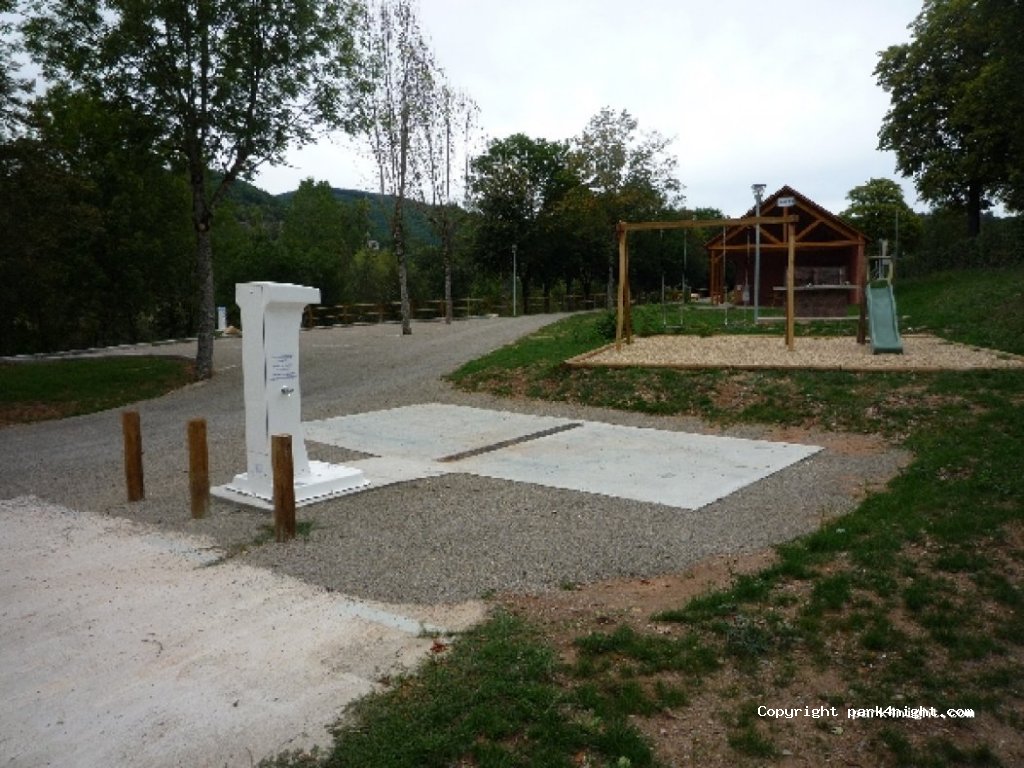 (12560) Saint-Laurent-d'Olt - Galinière — foto