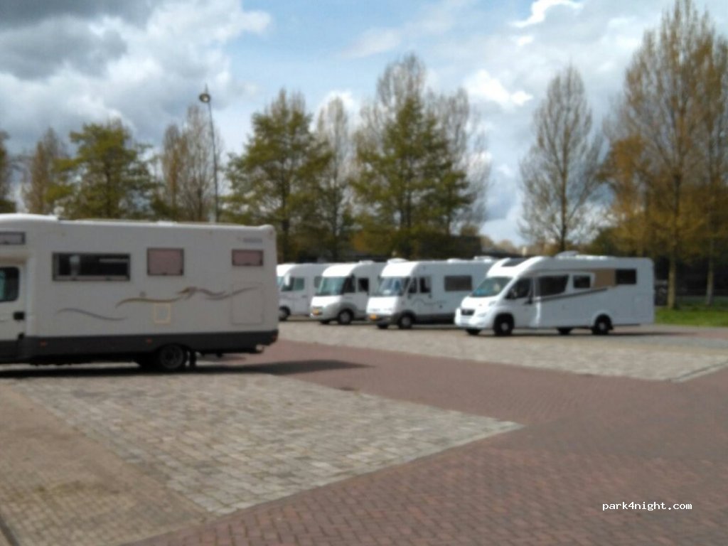 (8261 DD) Kampen - 2 Burgemeester Berghuisplein — foto