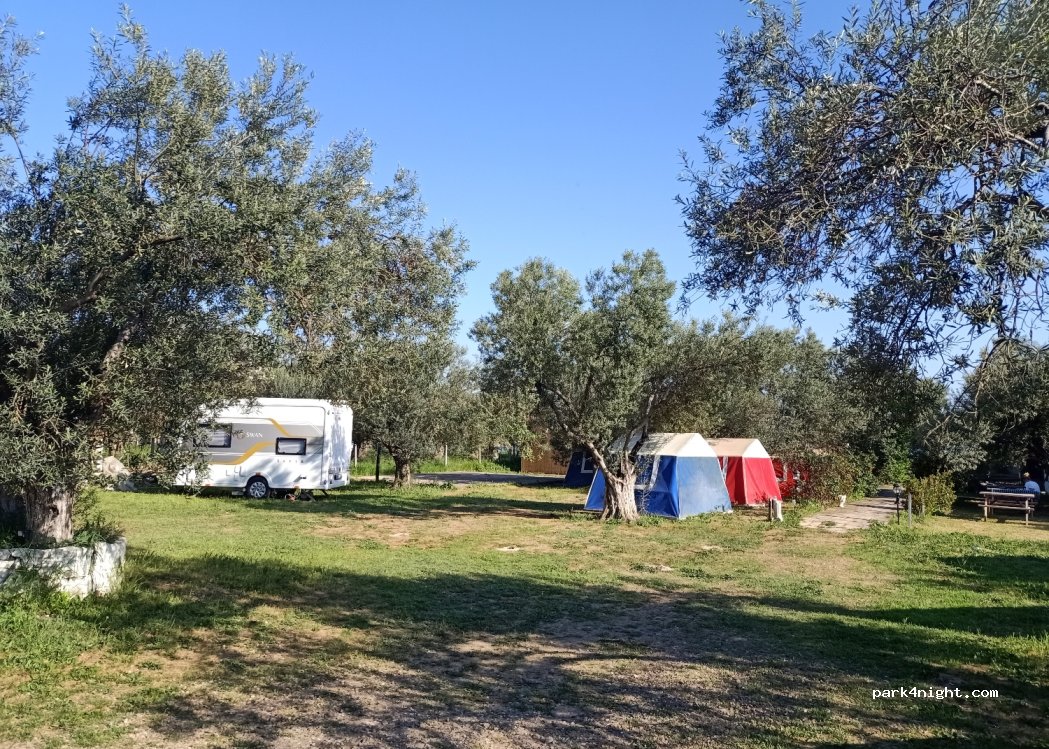 Helen Camping Beach & Restoran — foto 2