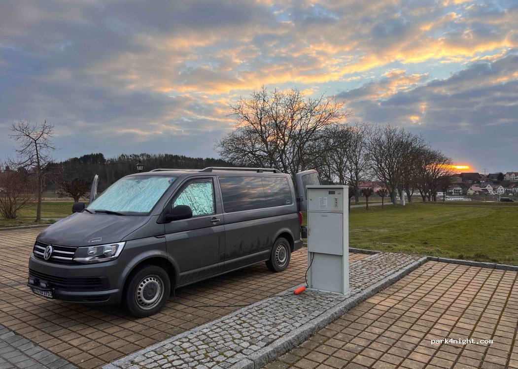 Wohnmobilstellplatz am Schloss Seußlitz in Nünchritz — foto