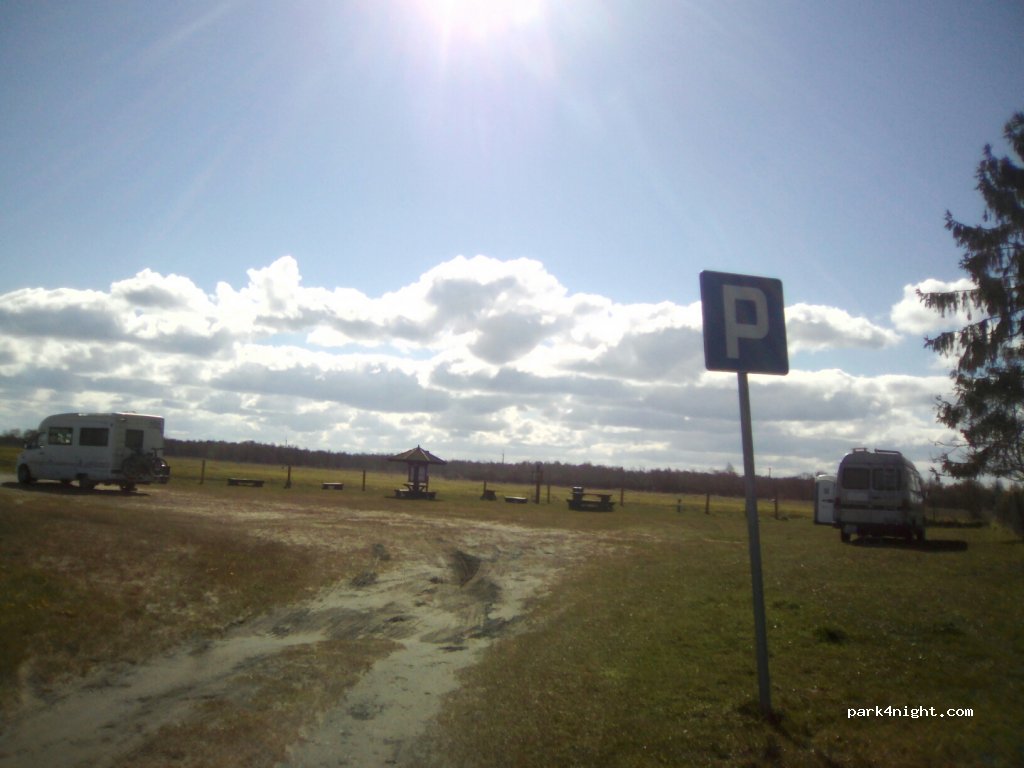 (76-214) Kluki - Unnamed Road — foto