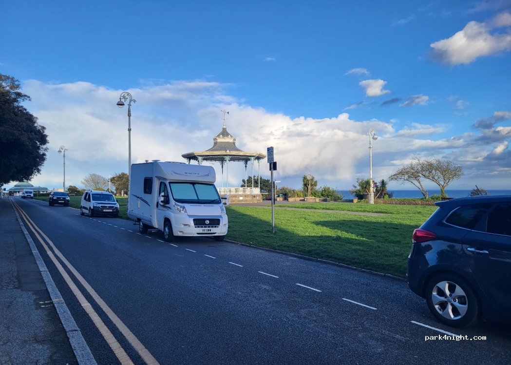 (CT20 2EF) Folkestone - 30-32 Clifton Road — foto